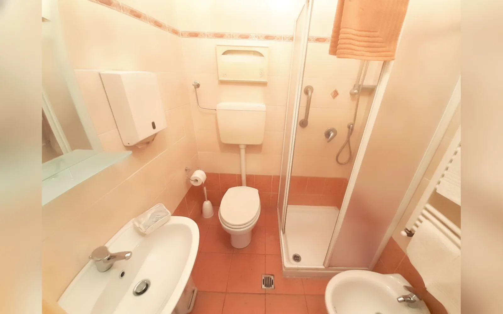 Camera con bagno privato — Hotel Alba, Torino (Piemonte) (foto 102)