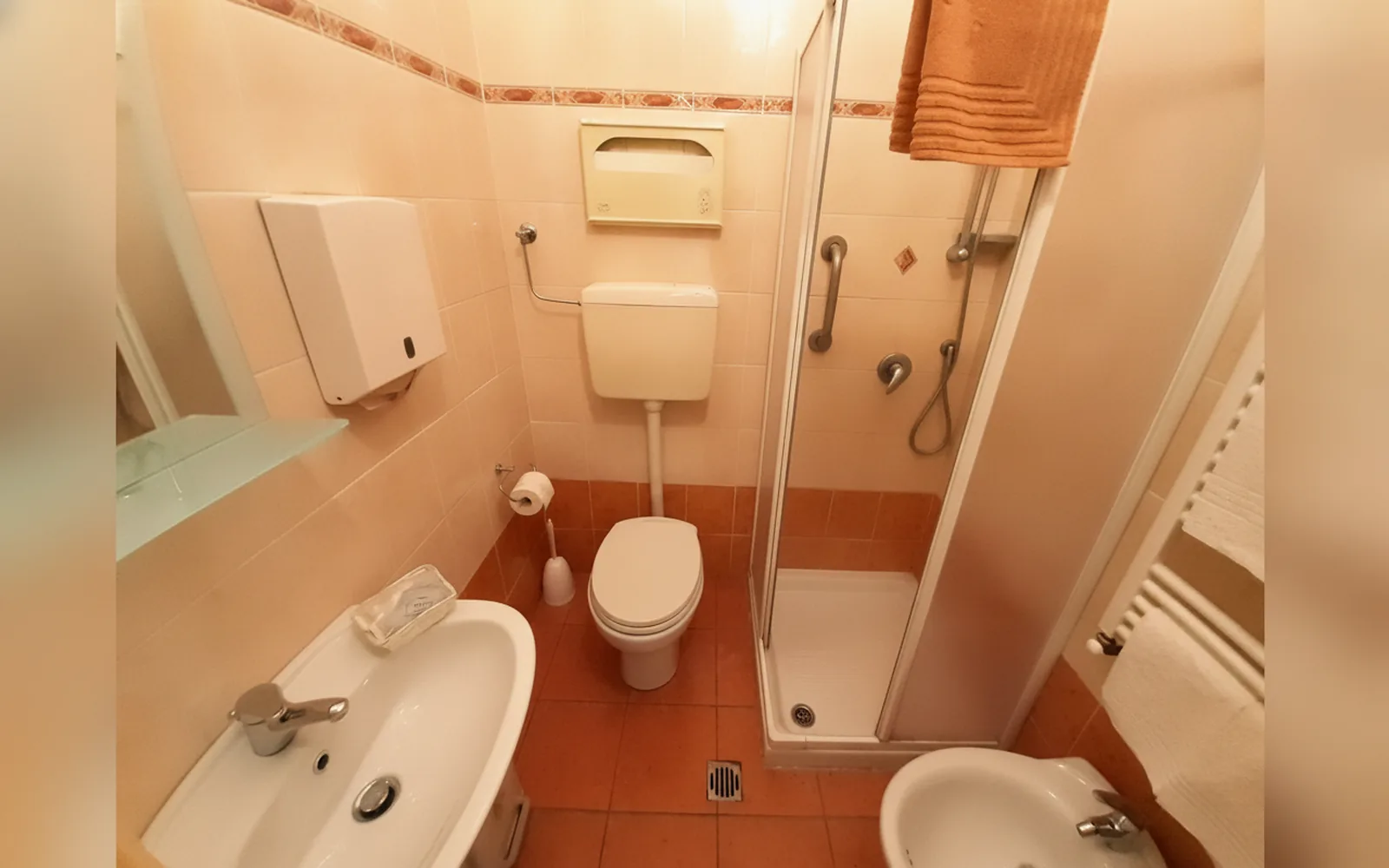 Camera con bagno privato — Hotel Alba, Torino (Piemonte) (foto 103)
